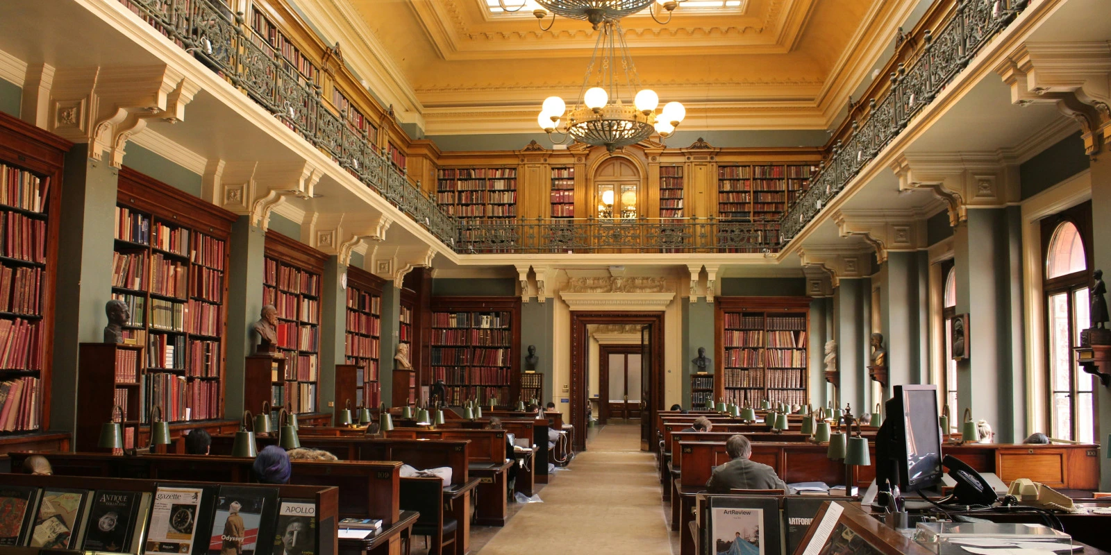 Les Enjeux de l'Assistance Sociale en France